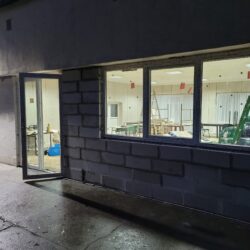 Nowa stolarka okienna na sali